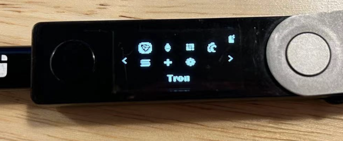 ledger硬件-打开TRONAPP.png